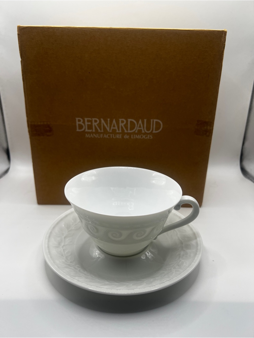 Bernardaud Louvre Limoges Porcelain Tea Cups & Saucers Set of 6 – White